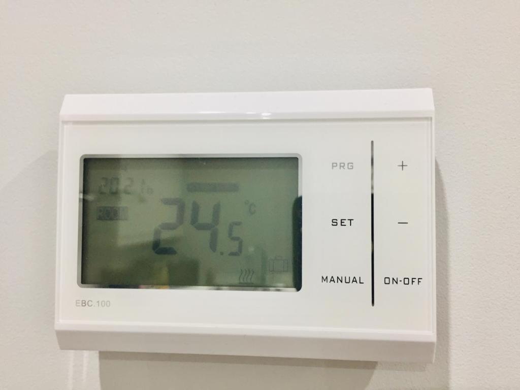 Morden Central Self Contained Flat By Cozynest レディング エクステリア 写真
