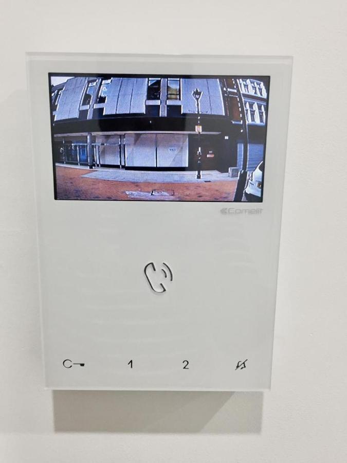 Morden Central Self Contained Flat By Cozynest レディング エクステリア 写真