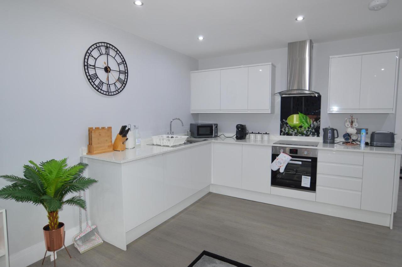 Morden Central Self Contained Flat By Cozynest レディング エクステリア 写真